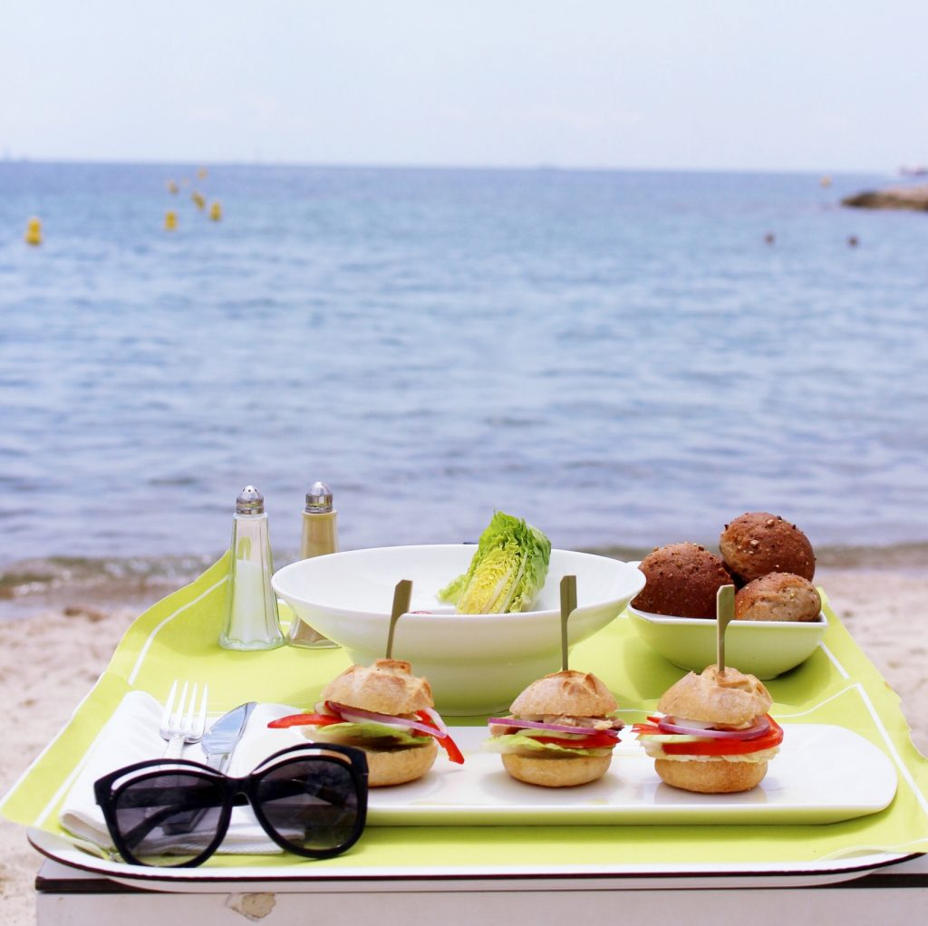 la-folie-douce-cannes-majestic-barriere-cote-d-azur-été-summer-plage-dejeuner-plage